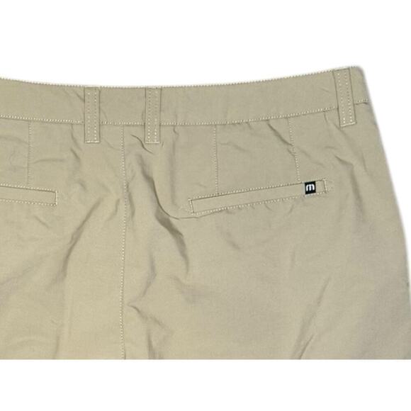Travis Mathew Shorts Mens Size 38 Nylon Beige Golf Chinos Flat Front TINY FLAW - Picture 8 of 10